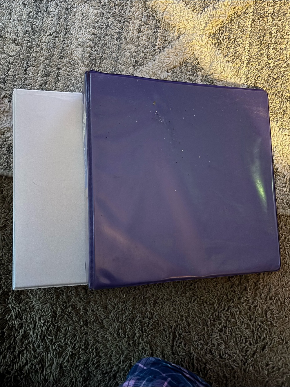 2 inch binders - Picture 3 of 4